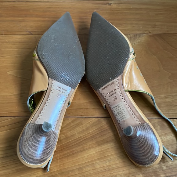 Sergio Rossi Tan Kitten Heel Slingbacks with Metallic features Size 38 or 7-1/2 - Picture 3 of 9